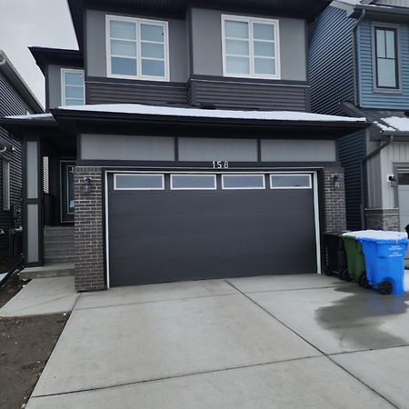 Trendy 2-Bed Oasis Awaits! YYC Exterior foto