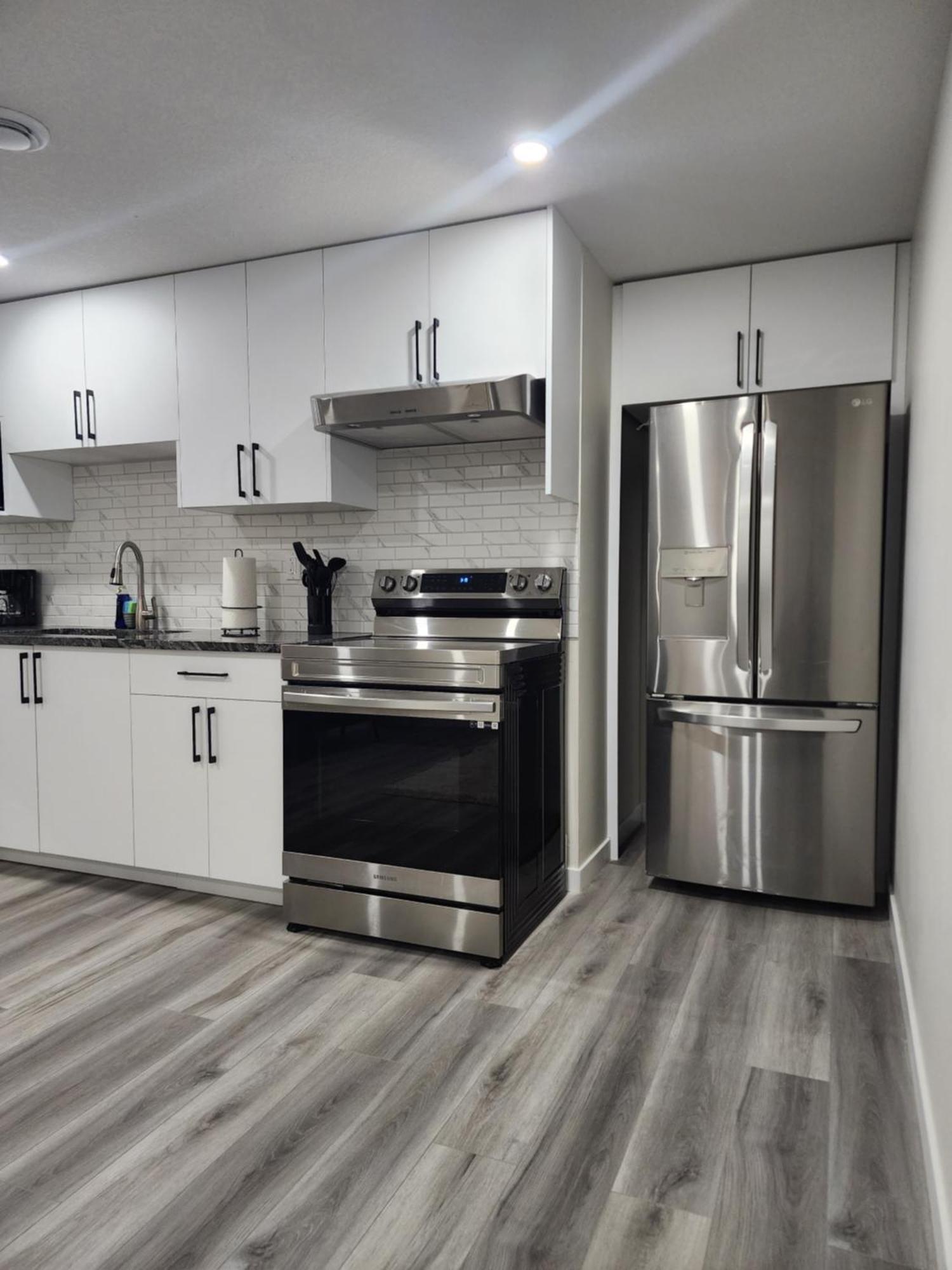 Trendy 2-Bed Oasis Awaits! YYC Exterior foto