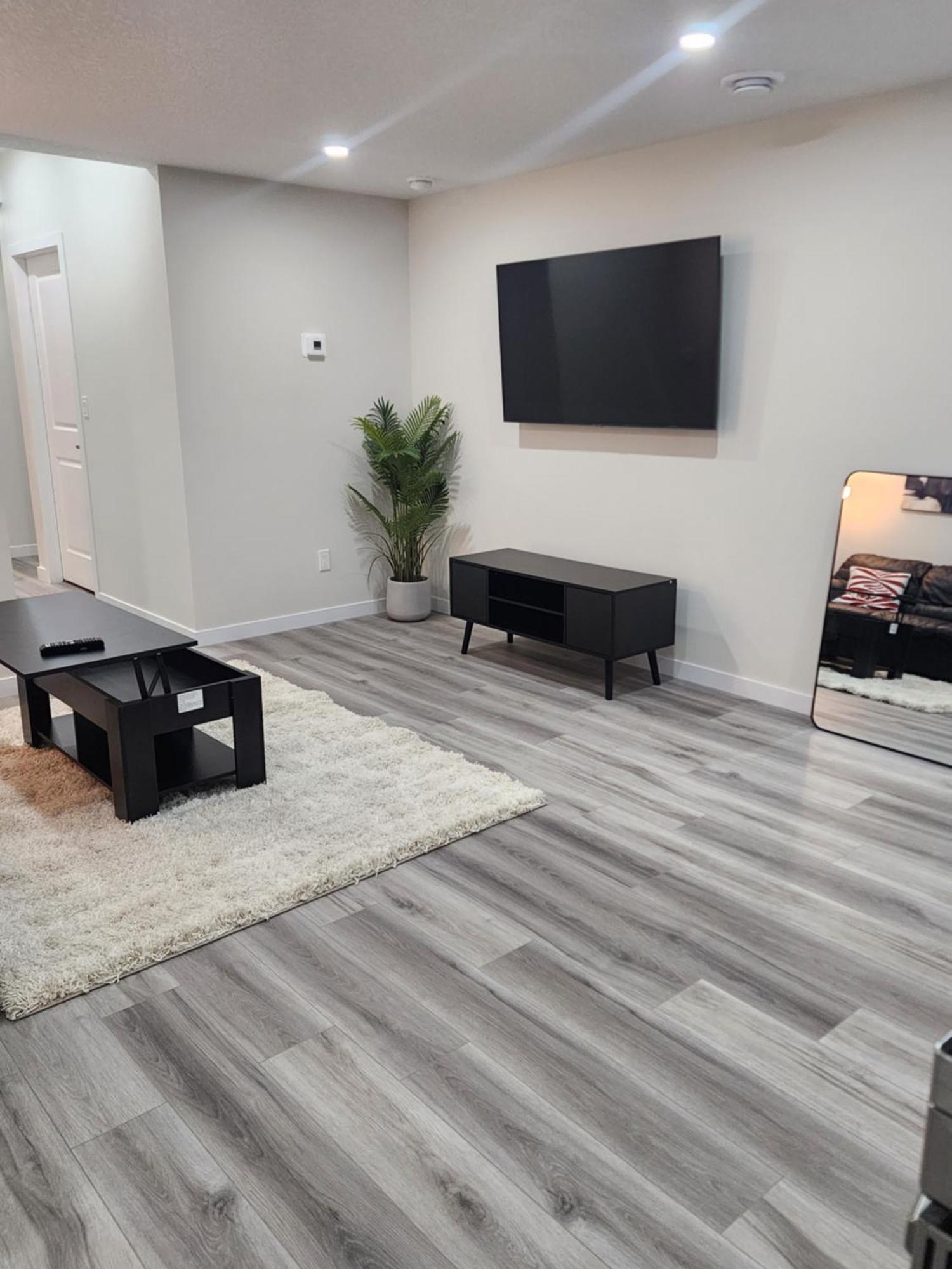 Trendy 2-Bed Oasis Awaits! YYC Exterior foto