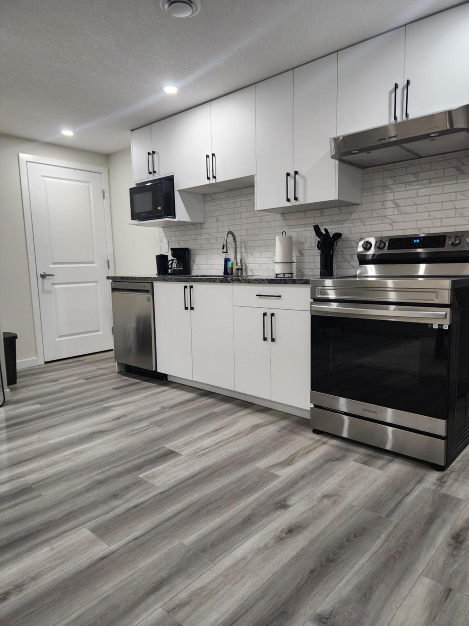 Trendy 2-Bed Oasis Awaits! YYC Exterior foto